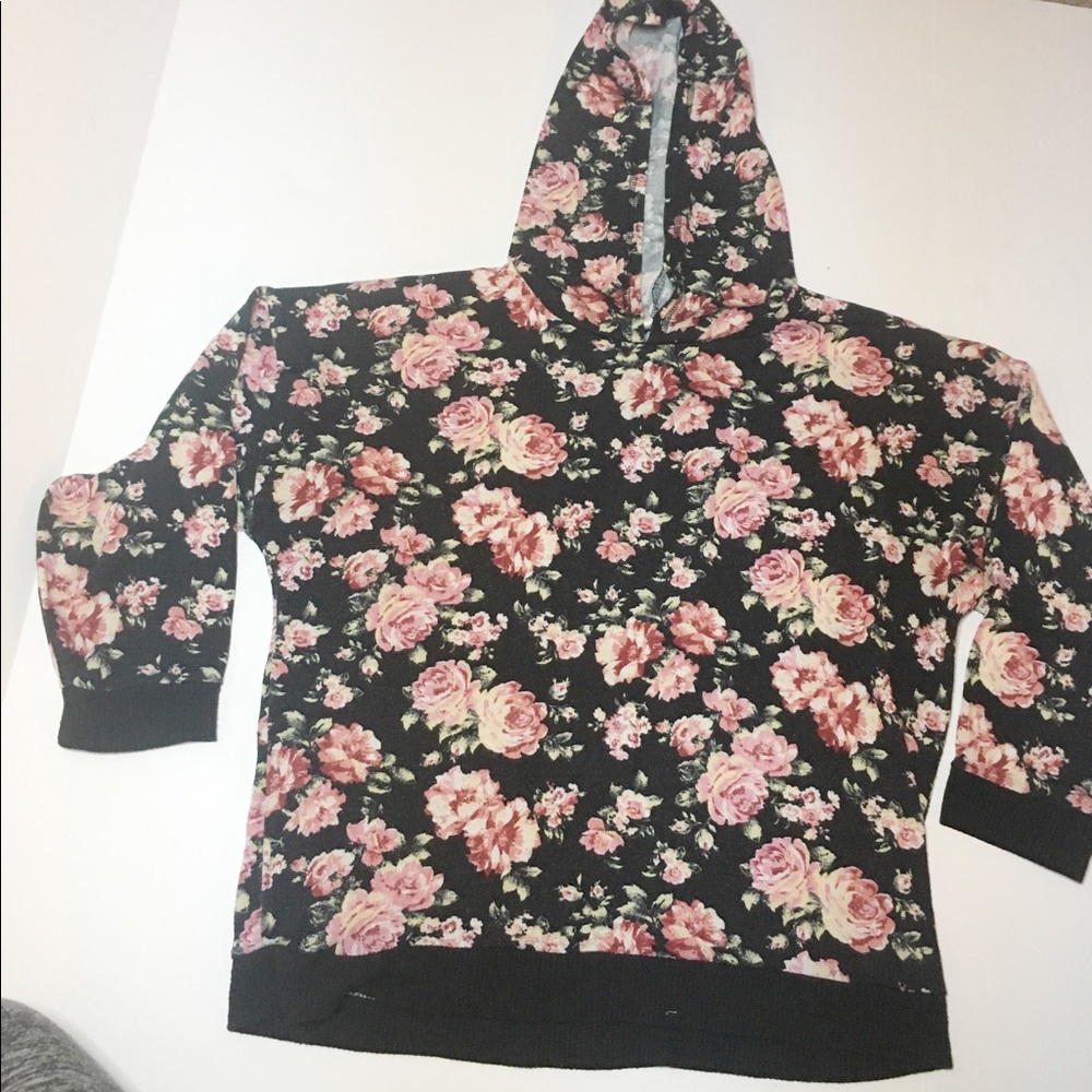 🔥FREE🔥No Boundaries sweater top with lace L